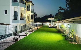 Sun Day seaside luxury apartments Artemida
